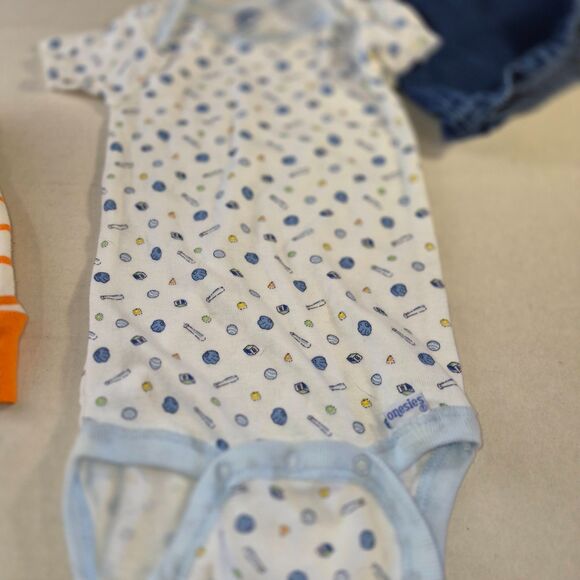 6 PC, 1 Shirt, 2 Panrs, 1 Sleeper, 1 Halloween Outfir and 1 Overall Skirt, 12 M. - Picture 6 of 16